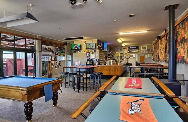 White Horse Inn Restaurant & Motel