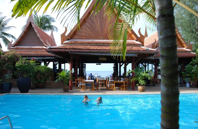 White House Beach Resort