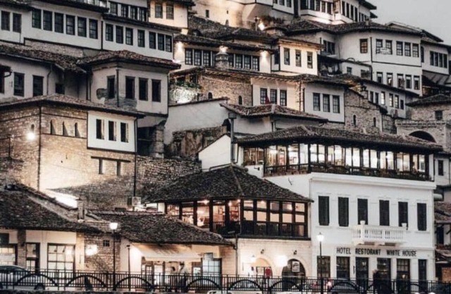 White House Berat