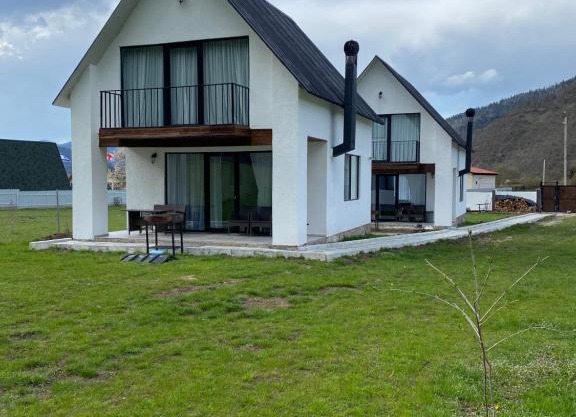 White House near Borjomi Sadgeri