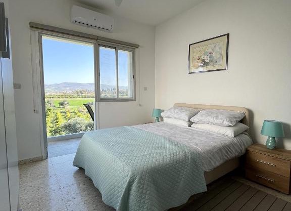 White House studio with sea view and parking