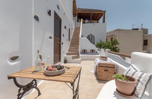 White Luxurious Apartments II