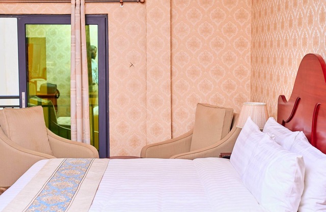 white Palace Hotel
