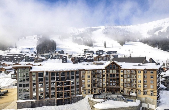 White Pine Condo - Schweitzer village w/ King Bed