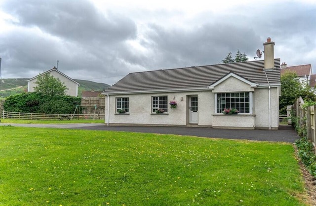 White Strand Beach House - Wild Atlantic Wanderer