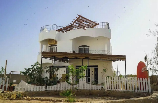WHITE VILLA No. 6