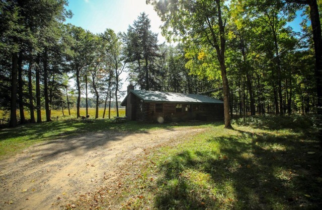WHITEAIL CABIN