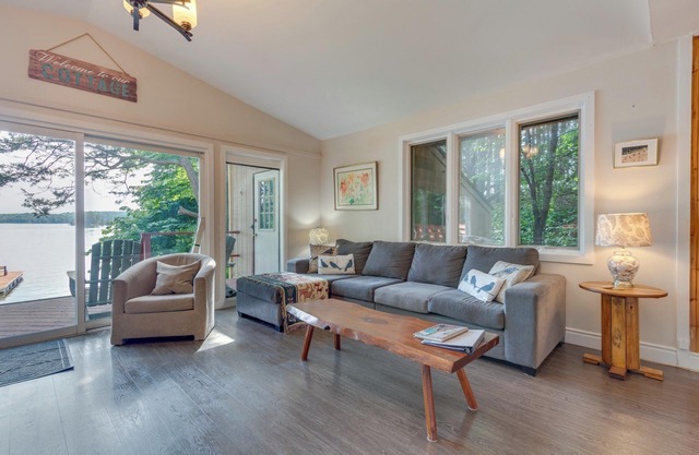 5BR Lyndhurst Cottage w / Lake Access!