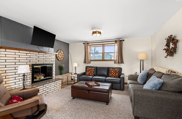Whitehouse Retreat Suite | Near River & Duluth