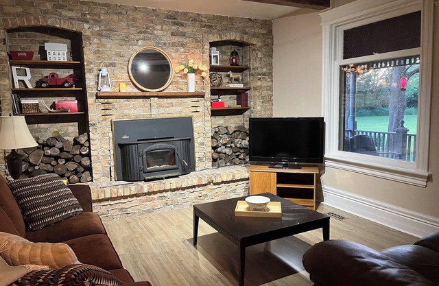 Whites Junction Rural Retreat -- cozy farmhouse with small town charm