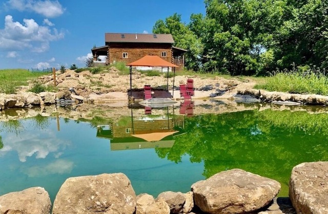 Whitetail Ridge Cabin with Swimming Pond & Hot Tub Jacuzzi