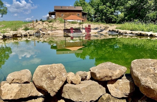 Whitetail Ridge Log Cabin w/ Hot Tub Jacuzzi