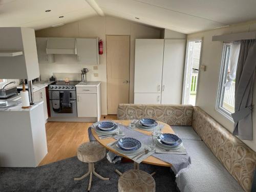 Whitstable 2 bed Fully Fitted Seaside Caravan
