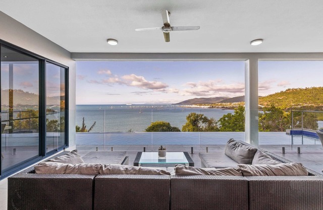 'Whitsunday Escape' - Expansive Coral Sea Views and Private Infinity Pool (Pets