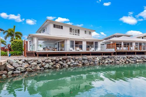 Whitsunday Waterfront Luxury at 19 The Cove