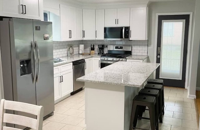 Who Loves Ya, Bourbon, 3 bedroom/2 full baths