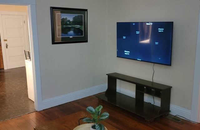 Whole 2-bedroom apartment in Buffalo with WiFi