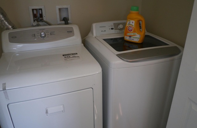 Whole Carriage house (1 bedroom/1bathroom) close to YVR and Marine Dr Skytrain Station