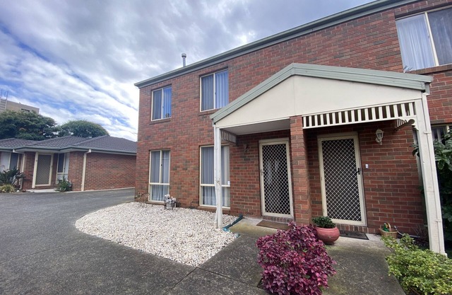 Whole Double Story House- 4QB & 1SB- Carrum Beach- Fully Furnished- Free Parking