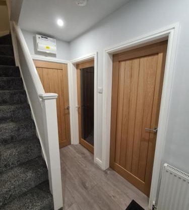 Whole House - 4 Bedrooms - Parking - Sleeps 8