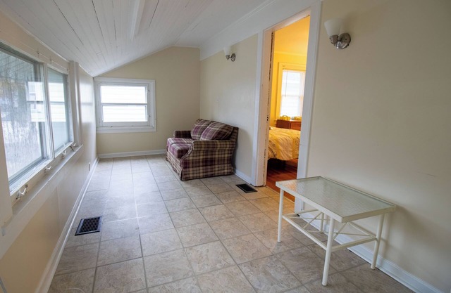 Whole House 5 min from Airport 5-Beds sleep 10