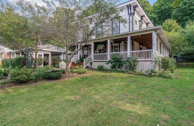 Whole House - 7 Bedrooms at Newaygo Bed & Breakfast