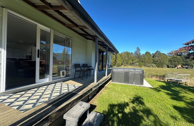 Whole house, walking distance to town, privacy and beautiful rural views