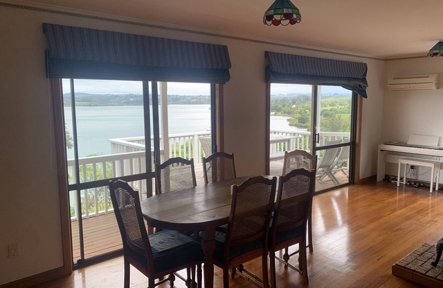 Whole House with KerKeri inlet views, fisherman's paradise