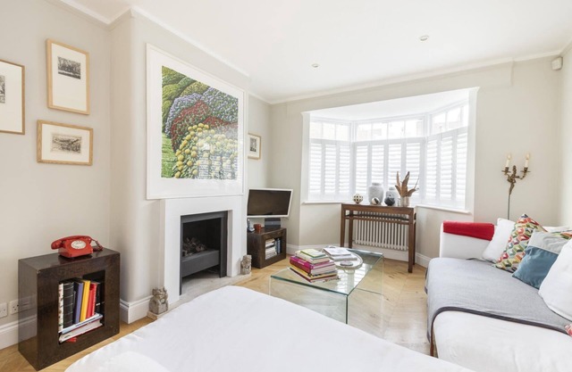 Whoops-a-Daisy 3 bedroom in Notting Hill