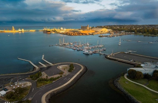 Wi-Fi *Netflix*Boat Parking 7 Night Sale