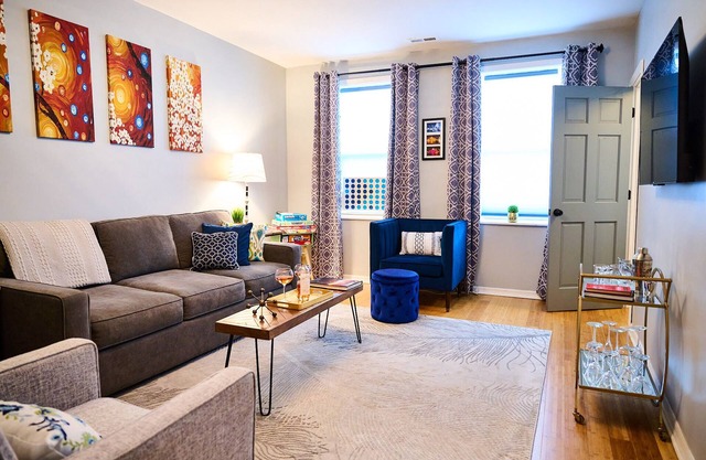 Wicker Pk 2-Bdrm Last Minute Deal 109.00 August 10-14 Near Downtown & Salt Shed