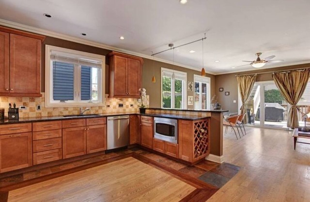 Wicker Park Haven. 3-Levels. 12Beds.10min walk to Train. Rooftop+Spa Bath+Garage