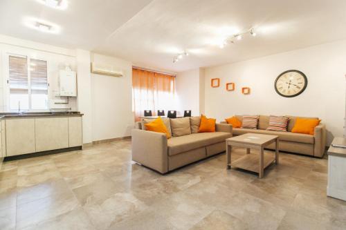Wide and diaphanous- 3Bd 2Bth- Alcázar