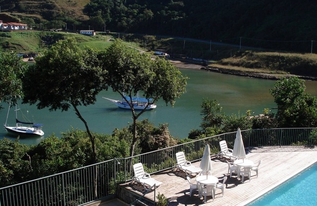 Apartamento grande, confortable, con balcón, vistas al mar y bien situado