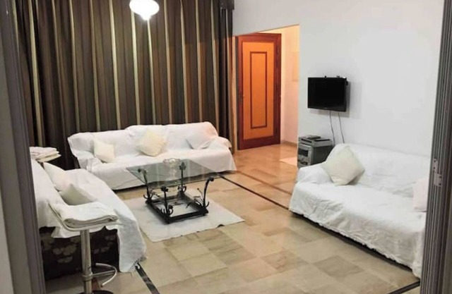 Wifi. 17min from Tunis, near carrefour market & azur city.