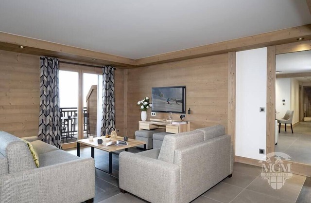 Wifi, 200m from shops, view valley, fitness, swimming pool, balcony, parking, tv, ski locker, 65m²