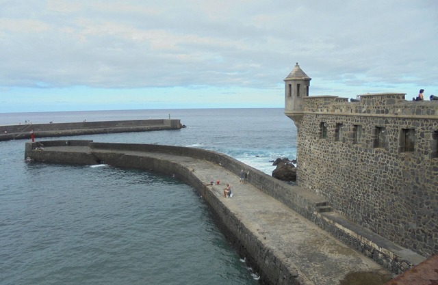 Ático con impresionante terraza privada con vistas al océano, en el malecón peatonal