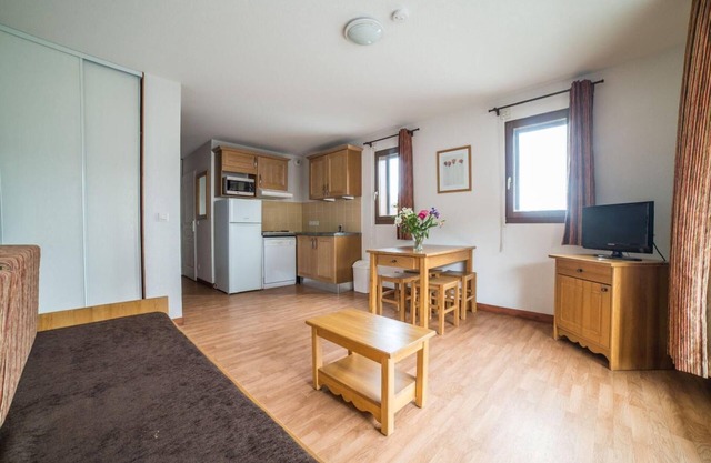 Wifi, fitness, piscina, terraza, balcón, parking, tv, local para esquís, 24m², Les Bottières
