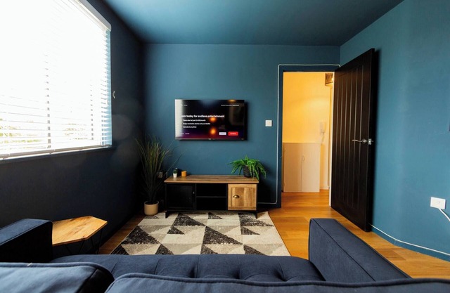 Wigan Gem: Chic 1BR close to CC