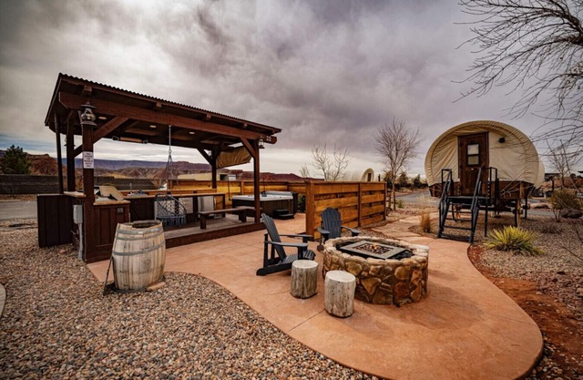 Wild Cow Mary Wagon #28 w/ 1QB and 2 BB w/ Outdoor Kitchen