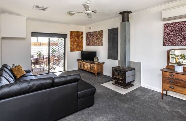 Wild Yam Artstay -Alice Springs