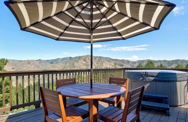 Wilderness Ranch Retreat w/ 2 Private Hot Tubs and Views!