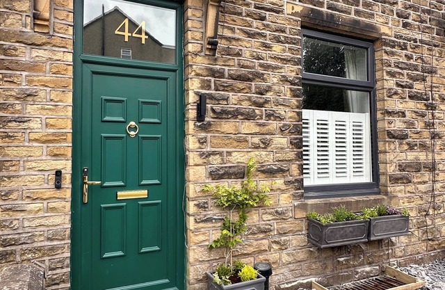 WILDFELL COTTAGE, pet friendly, luxury holiday cottage in Oxenhope