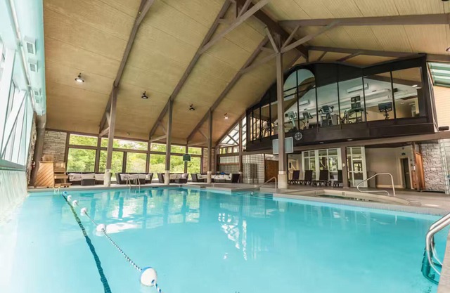 Wildwood Hot Tub + Indoor/Outdoor Pool + Sauna + Game Room
