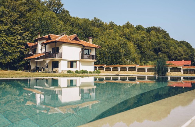 Wildwood Villa - Peaceful Family Villa in the Heart of the Mountains – Sleeps 6+