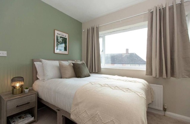 Wilford Charm: Spacious 3‑Bedroom Retreat