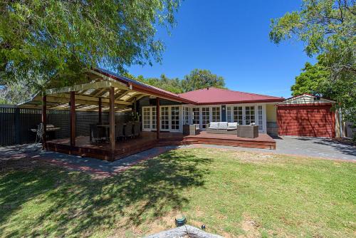 Willmott Beach House - Family-Friendly Escape