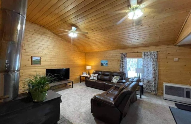 Willow Forest Home that is Pet and Family friendly, with an easy going host.