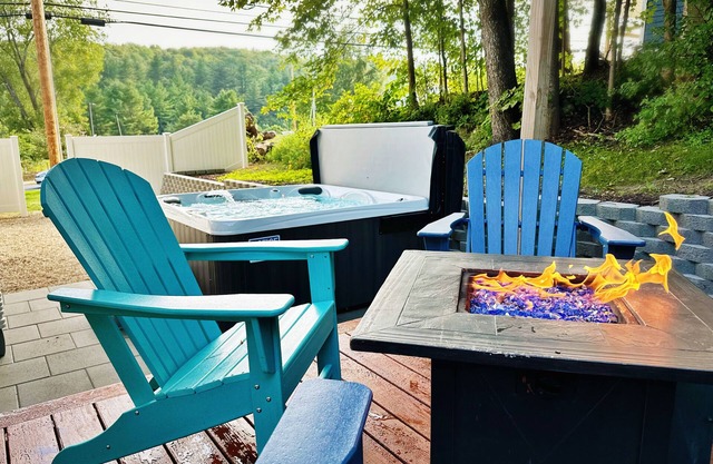 Wilmington Family Retreat! -Hot Tub-King Beds- Air hockey-Nerf gun Fun