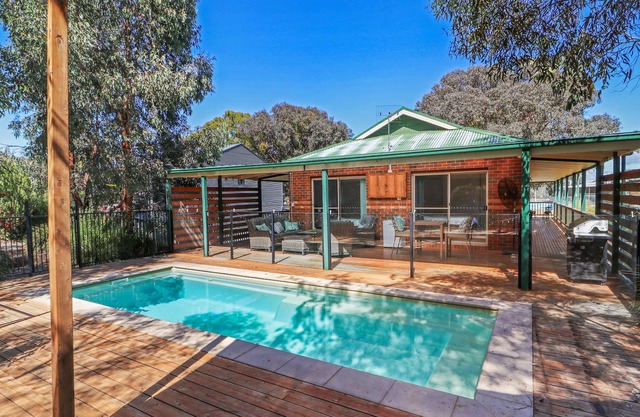 Wilson - Family home with Pool in Bonnie Doon